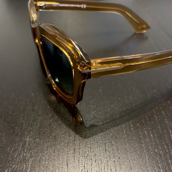 Tom Ford Square Sunglasses TF582 Julia-02 45P Transparent Champagne - Picture 11 of 12